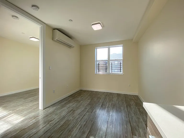 571 E 19th St #Penthouse 2 — Photo 4