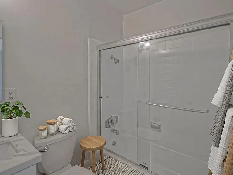 2717 Vanderbilt Ln #B — Photo 7