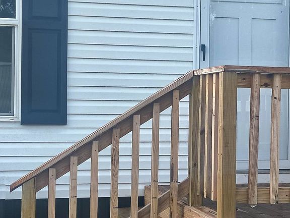4th image of 150 Merritt Cir