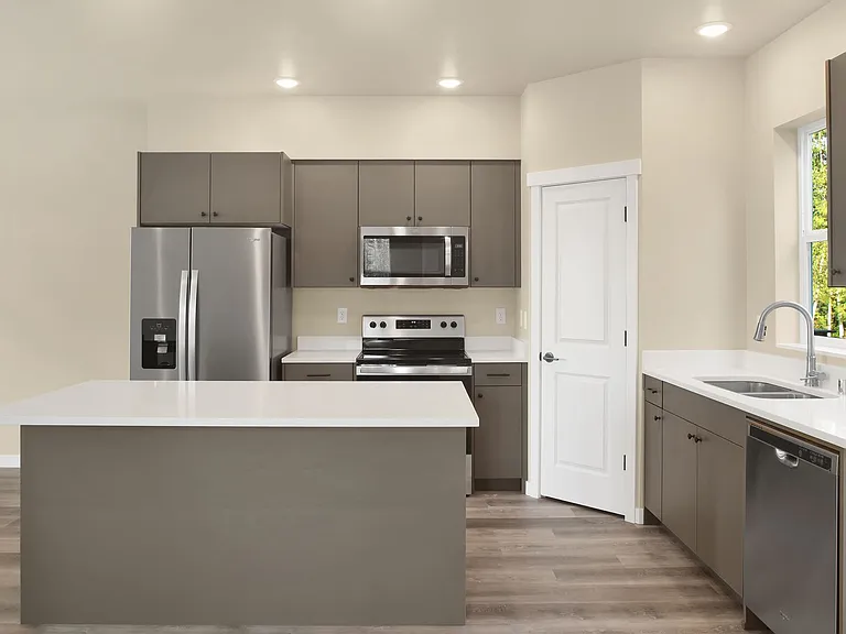 2900-2912 2924 Shore Pine Pl — Photo 8