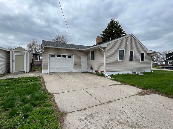 4th image of 322 4th Ave W
