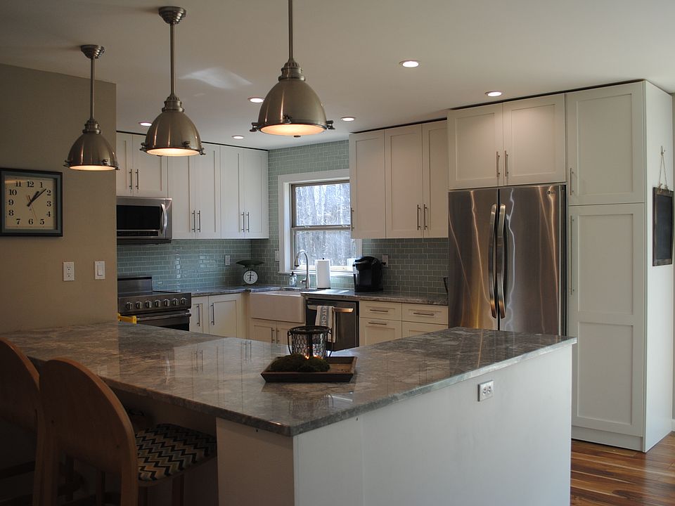 Large eat-in Kitchen