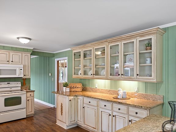3rd image of 106 Lacy Ln