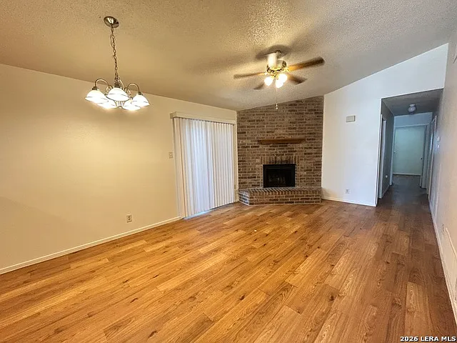 3 bed, 2.0 bath, 1147 sqft, $1,350 — Photo 4