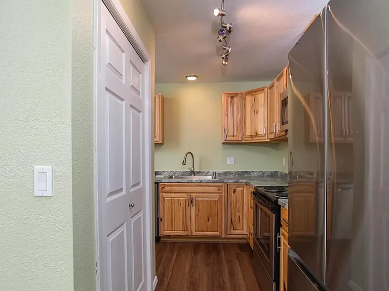 8601 Molanary Dr — Photo 4