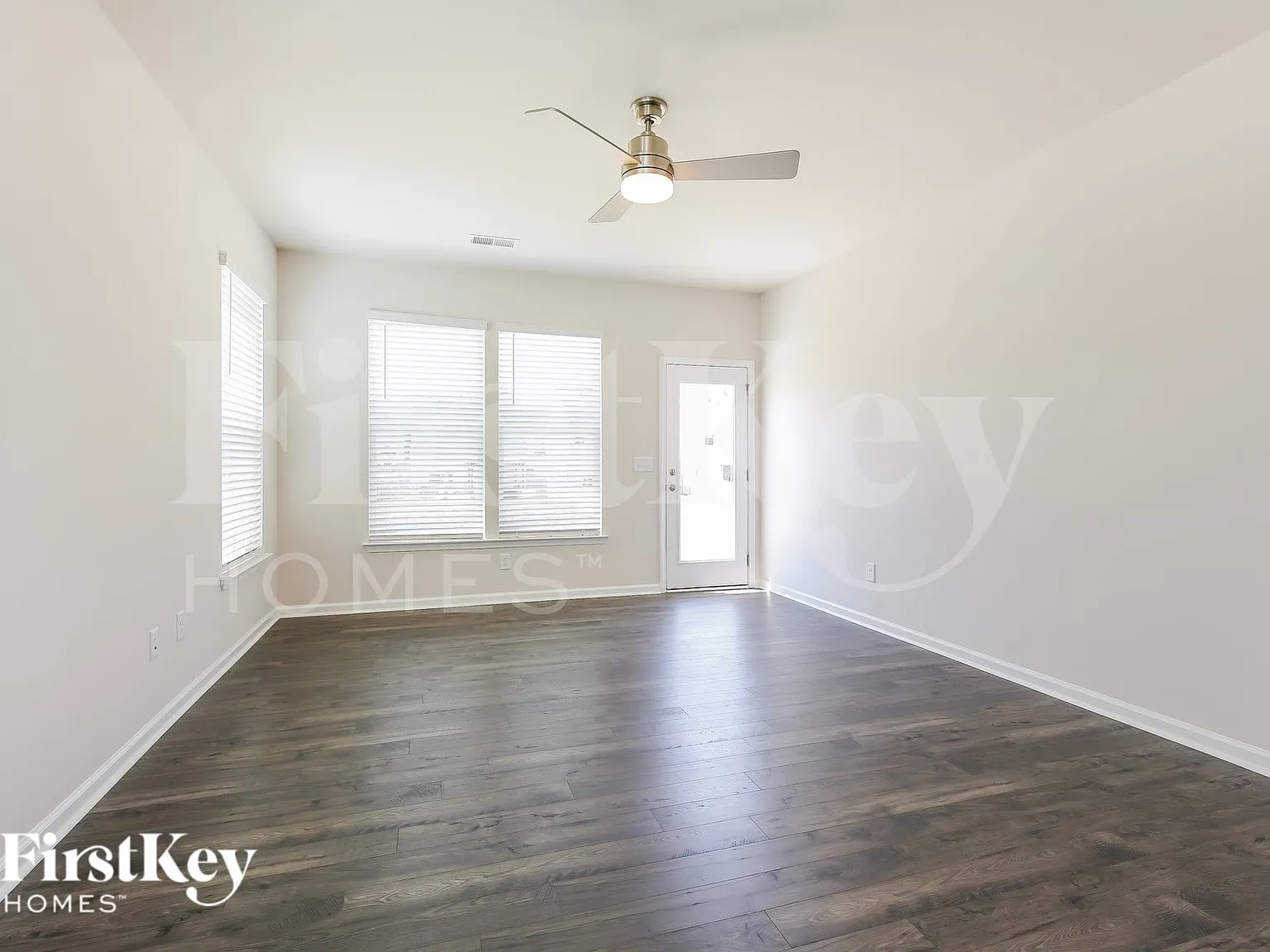 4 bed, 3.5 bath, 2376 sqft, $2,270 — Photo 3