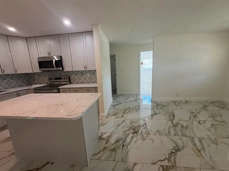 2122 NE 1st Ct — Photo 14