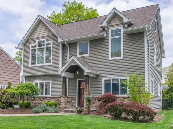 104 Sheldon St, Wyckoff, NJ 07481