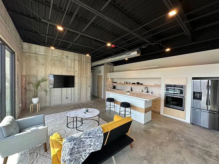 631 W California Ave — Photo 6