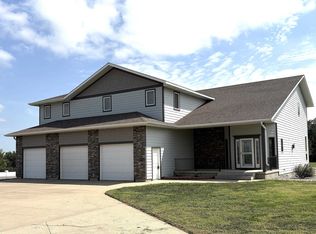1010 May Ln, Yankton, SD 57078
