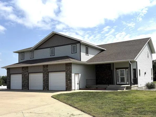 1010 May Ln, Yankton, SD 57078