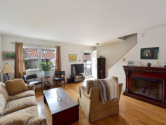 4th image of 414 Christopher Ave