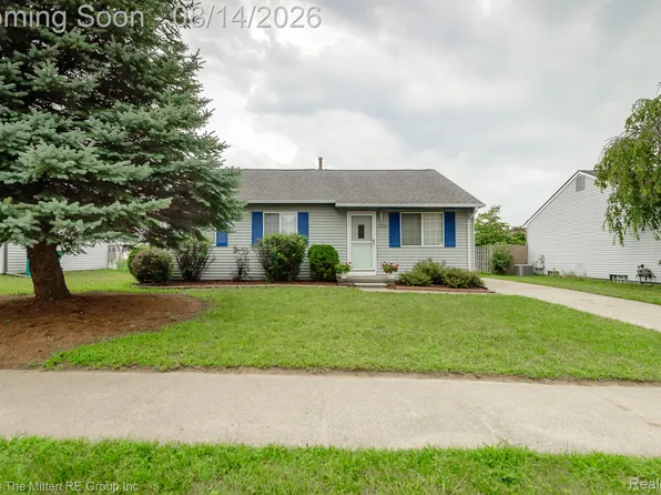 16222 Hillsbriar Dr, Romulus, MI 48174