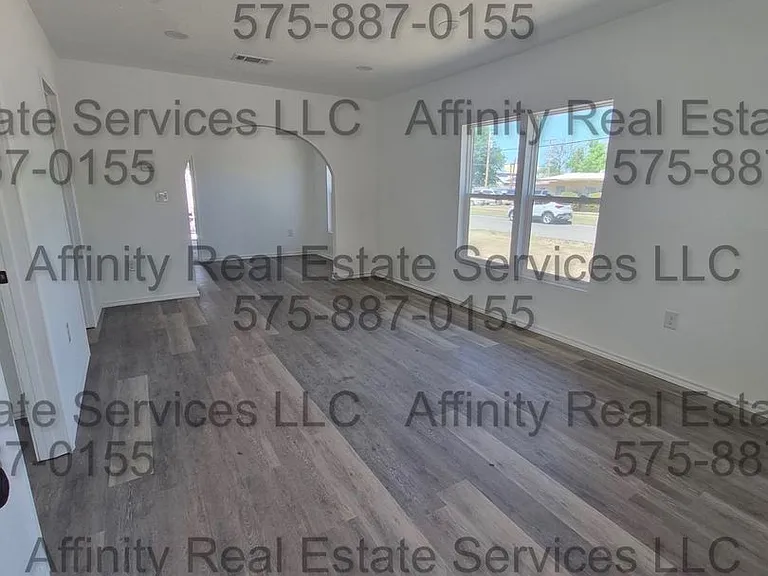 613 N Guadalupe St — Photo 2