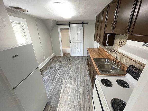 4th image of 112 Lincoln St #2
