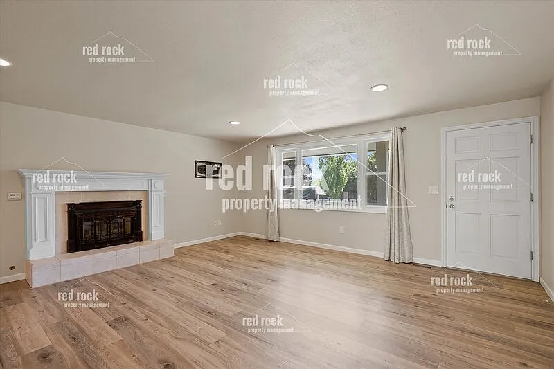 5 bed, 3.0 bath, 2268 sqft, $2,800 — Photo 2