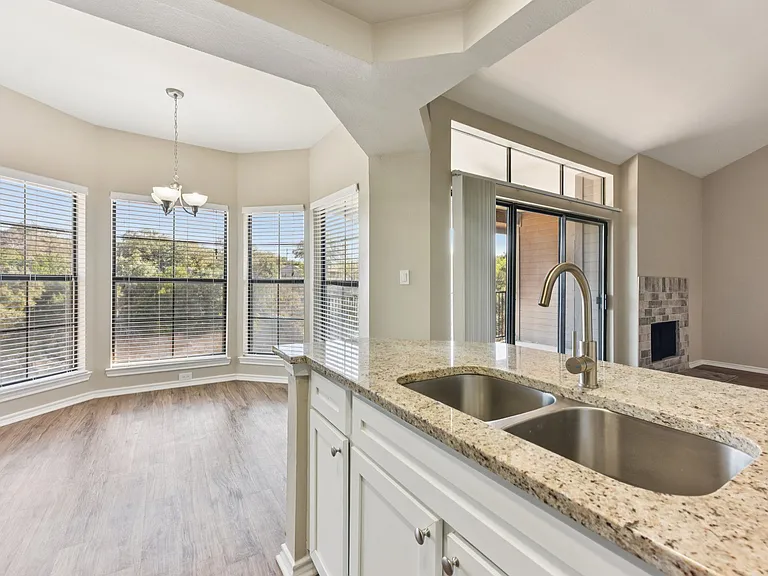 Waters Edge Apartment Homes — Photo 131