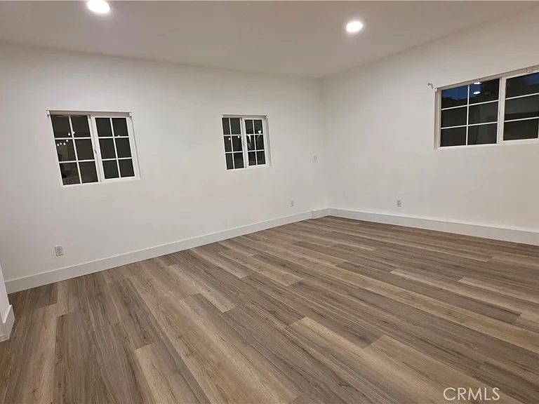 18224 Chatsworth St — Photo 40
