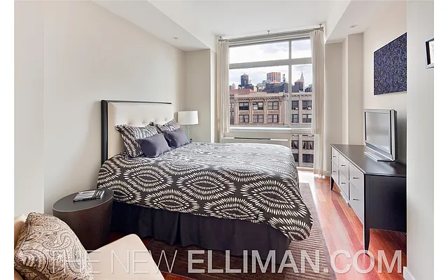 Rented by Douglas Elliman | media 16