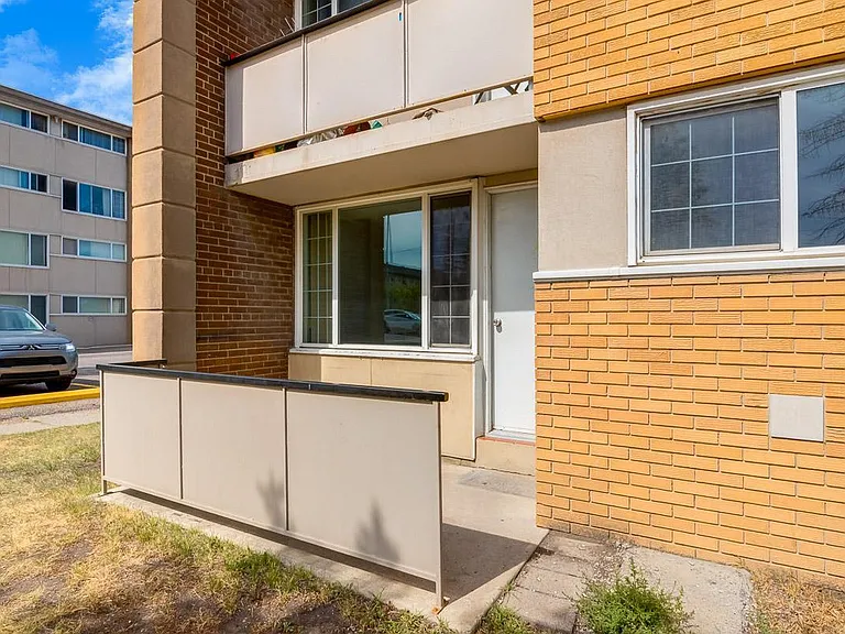 10 Frobisher Blvd SE — Photo 48