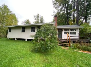 8 Mahkeenac Ter, Stockbridge, MA 01262
