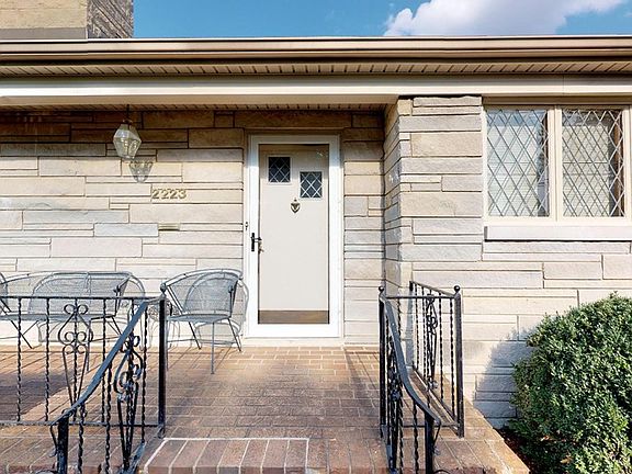 2nd image of 2223 Griffith Pl W