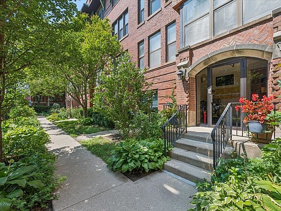 2nd image of 5325 N Kenmore Ave APT 3A