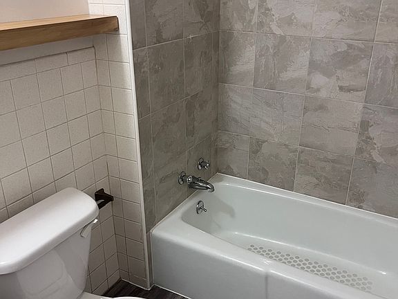 5th image of 312 E Beaver Ave #1