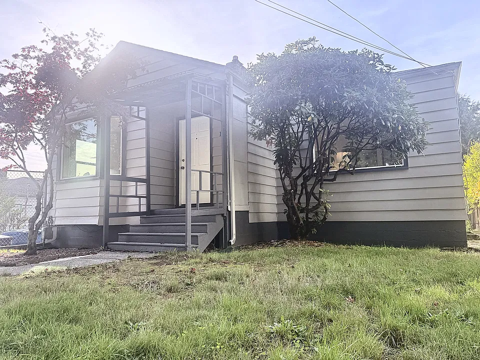 10713 15th Ave NE