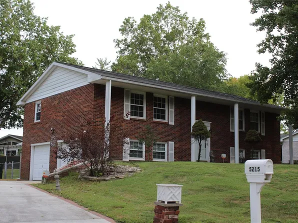 5215 Thomas Dr, Godfrey, IL 62035