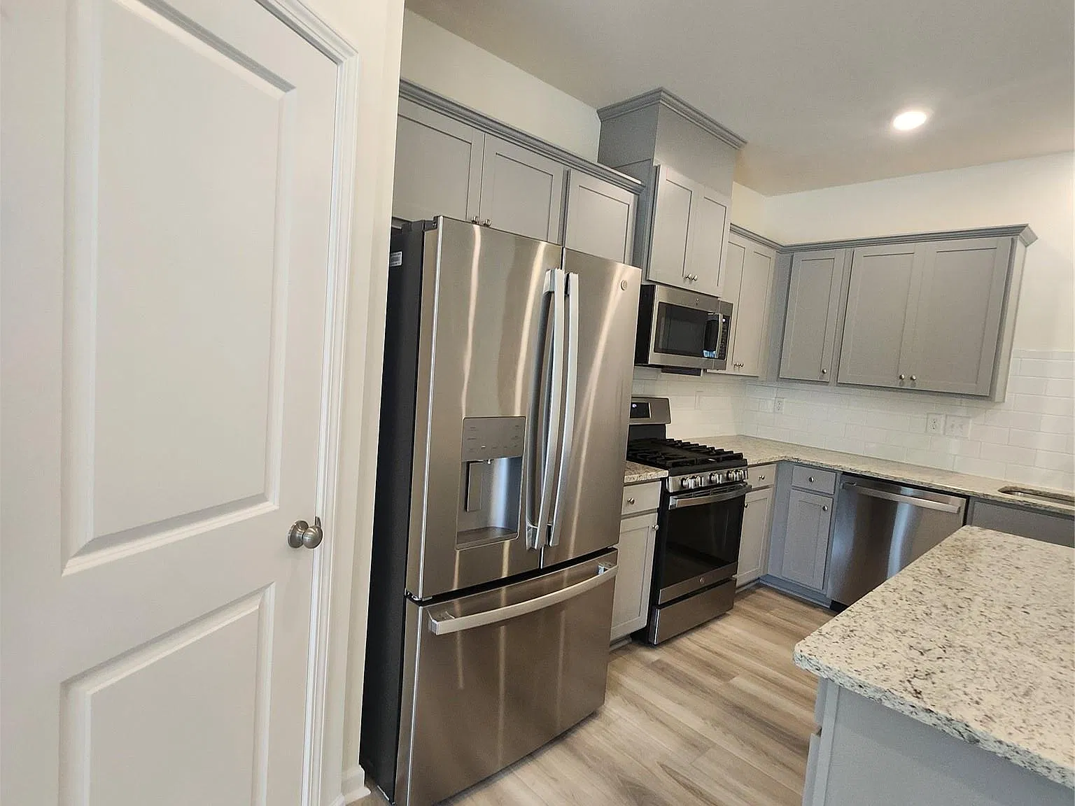 3 bed, 2.5 bath, $2,150 — Photo 4