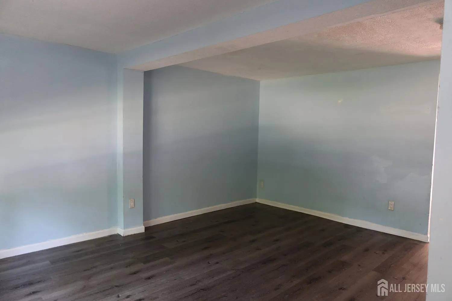 3 bed, 2.5 bath, 1200 sqft, $3,000 — Photo 2