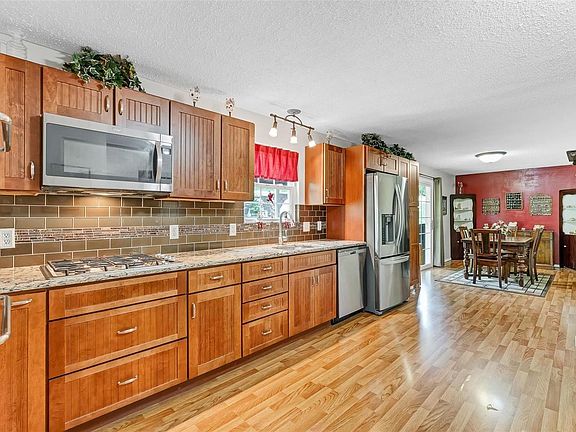 2nd image of 8 Green Garden Dr