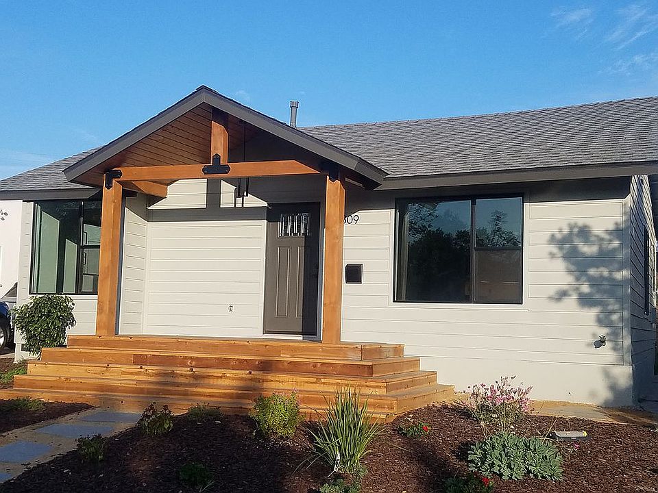 2nd image of 4809-11 34th St