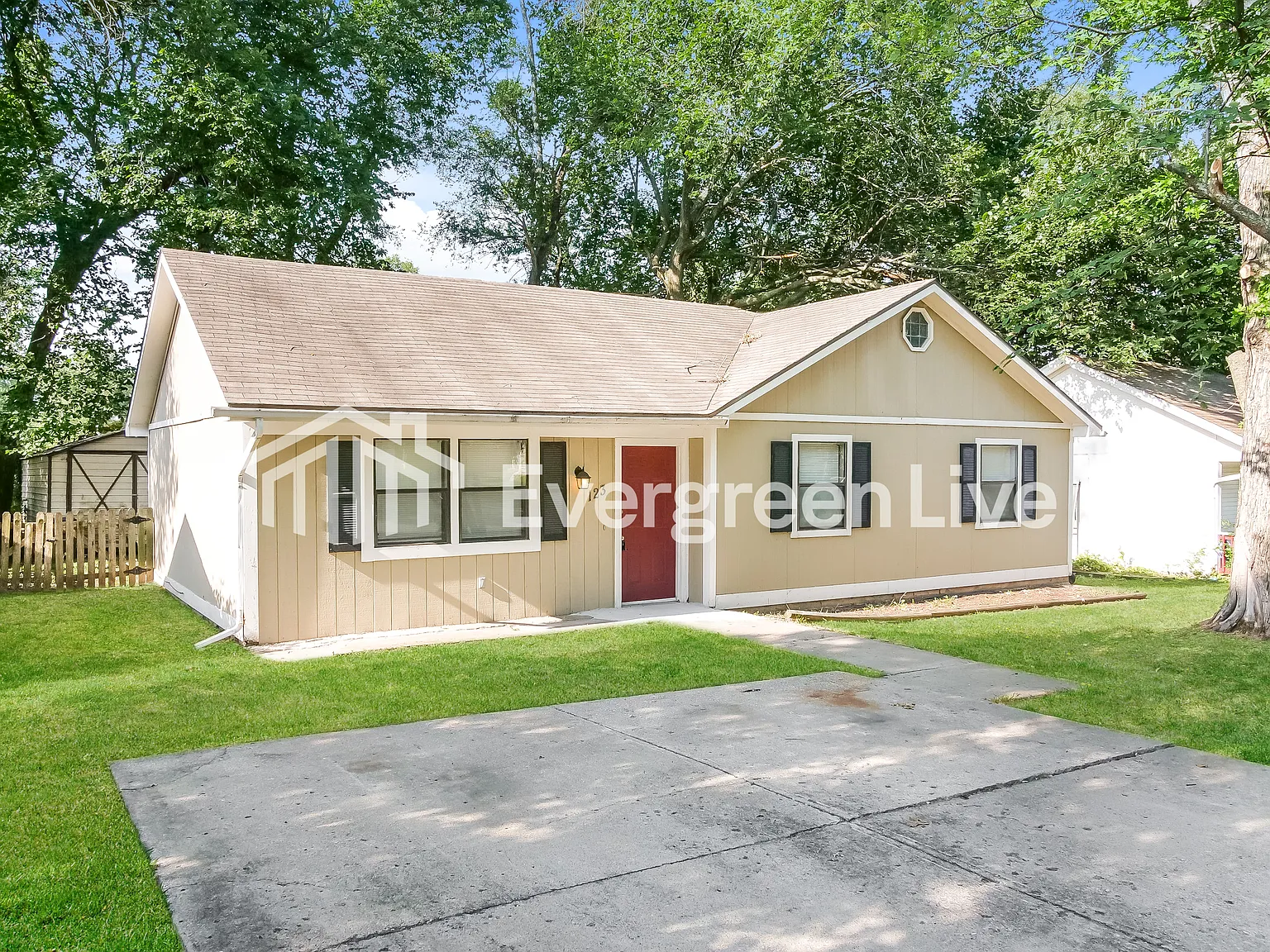 3 bed, 1.0 bath, 1056 sqft, $1,495 — Photo 2
