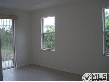 4th image of 1261 SW Santiago Ave
