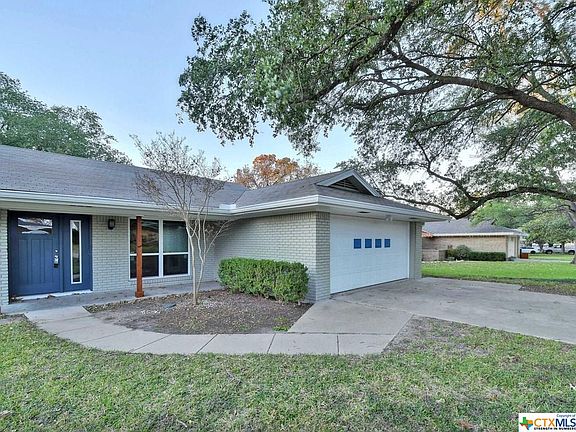 4th image of 3010 Oaklawn Dr