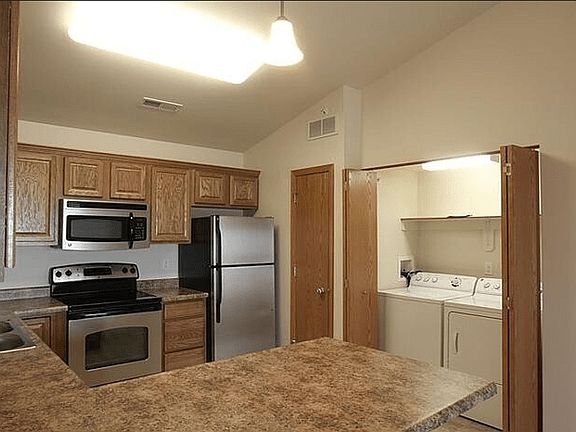 4th image of 565 Pond View Dr #9947711