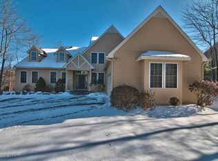 110 Anatomig Rd, Long Pond, PA 18334