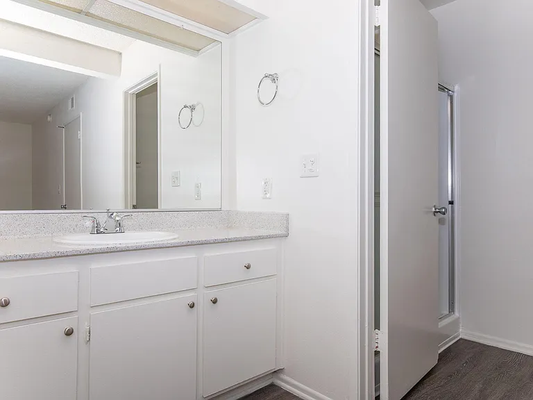 Maplewood Apartment Homes — Photo 36