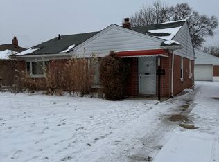 28554 N Clements Cir, Livonia, MI 48150