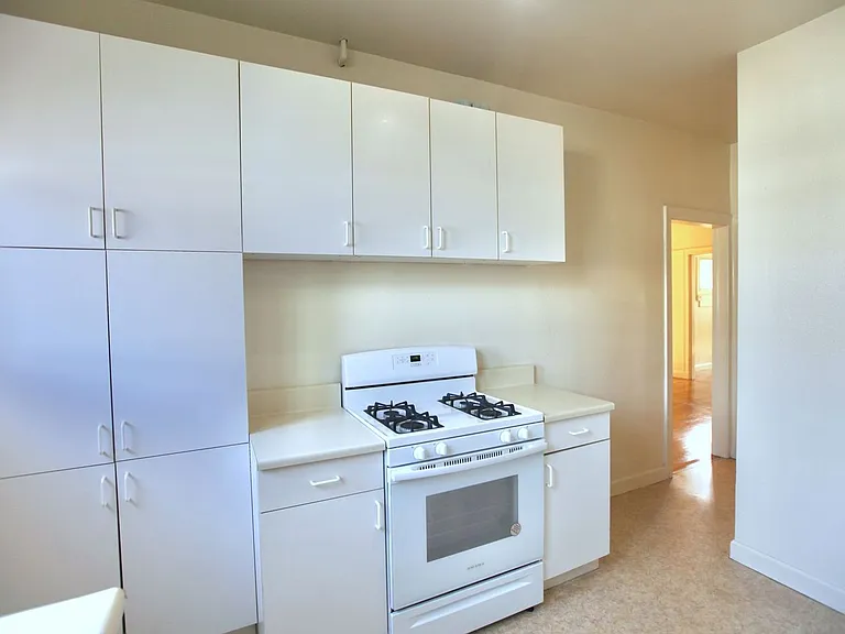 Very Large 1 Bedroom Apartment (Has Been Used As A 2 Bedroom) — Photo 6
