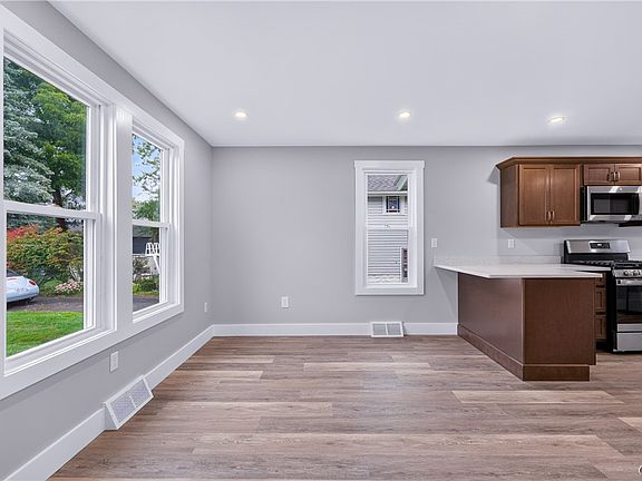 5th image of 508 Clinton St