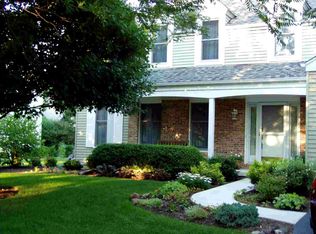 2210 Forest Ridge Rd, St Charles, IL 60174