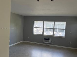 1940 NE 167th St #3, Miami, FL 33162