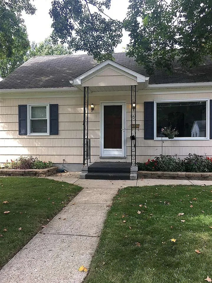 2 bed, 720 sqft, $1,800 — Photo 1