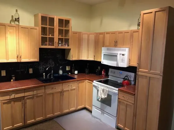 91 N Main St APT 1, Fort Atkinson, WI 53538