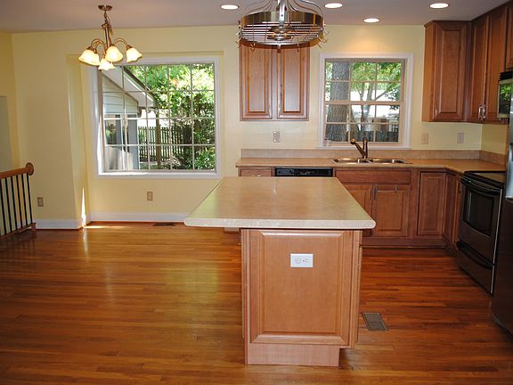 3rd image of 10257 N Olde Towne Wynd SE