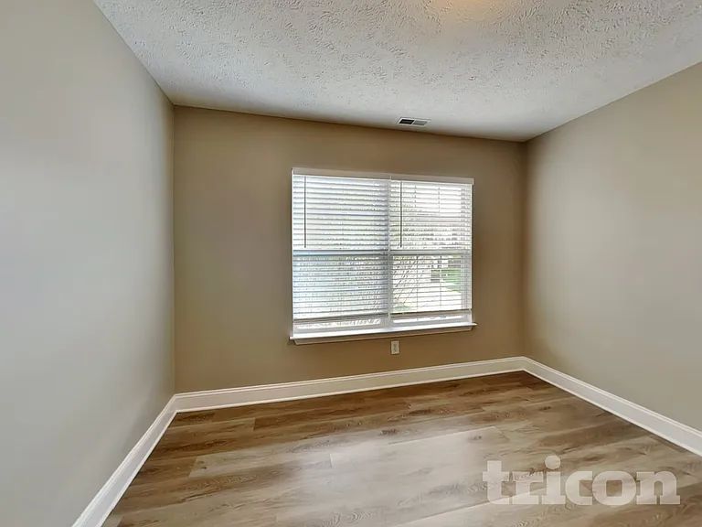 134 Walton Trce S — Photo 16