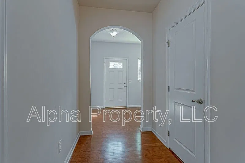 3 bed, 2.5 bath, 1674 sqft, $1,895 — Photo 3